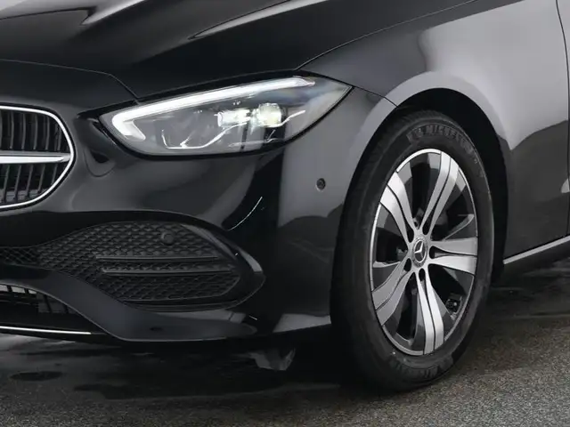 Mercedes-Benz C-Class view 4