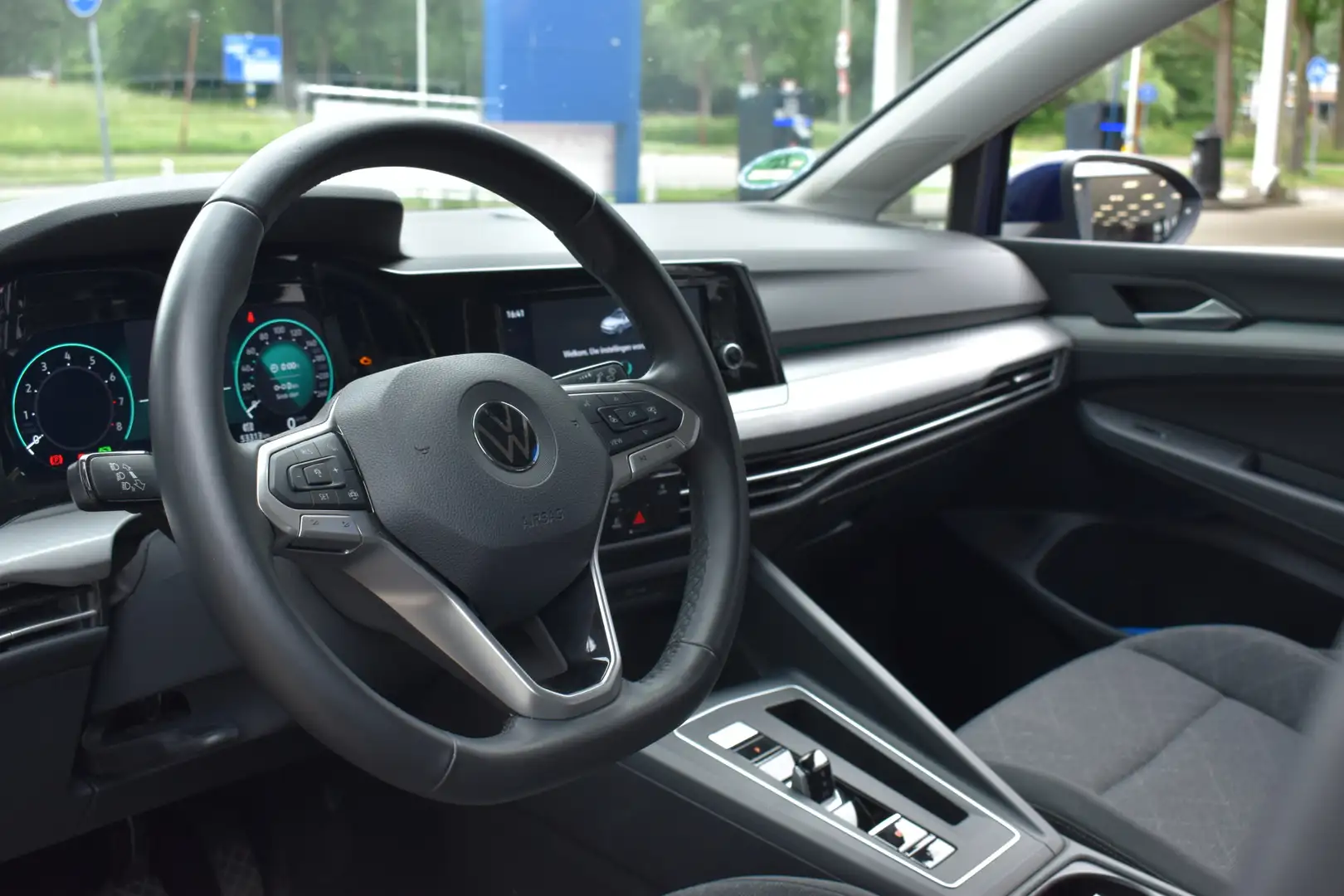 Volkswagen Golf 1.0 eTSI Life | Carplay Navi | Virtual | Adaptieve Bleu - 2