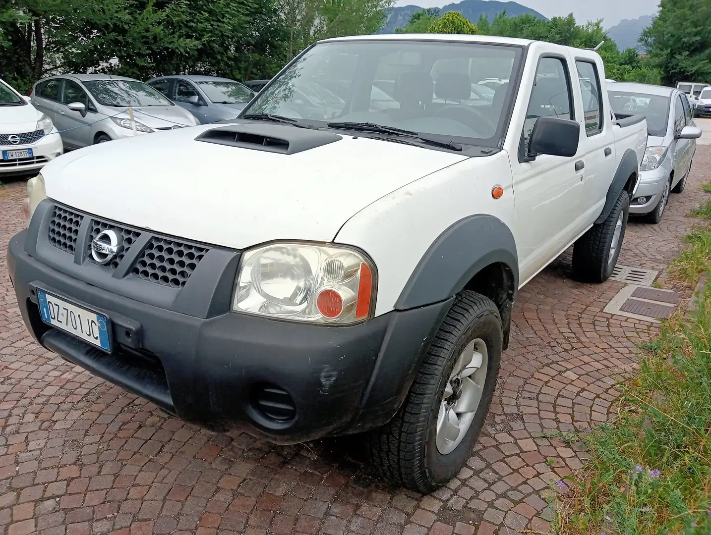 Nissan NP300 White - 1