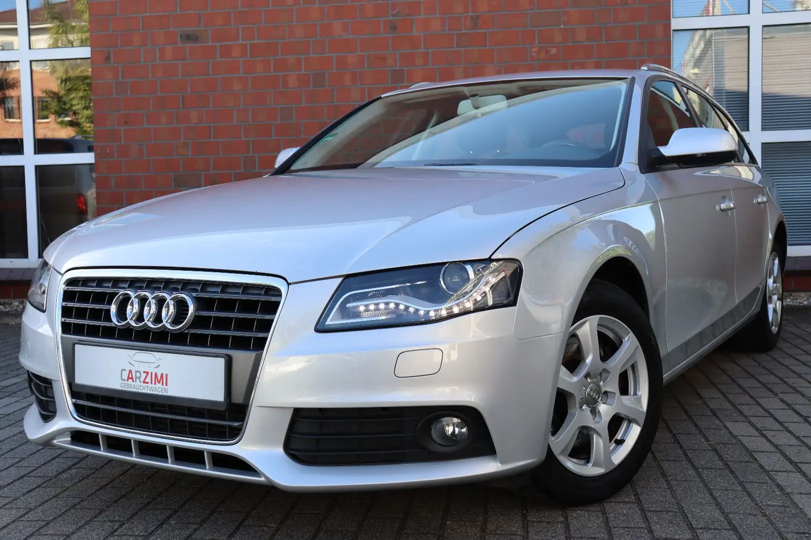 Audi A4 Avant 1.8 TFSI Attraction Autom. Bi-Xenon Argent - 1