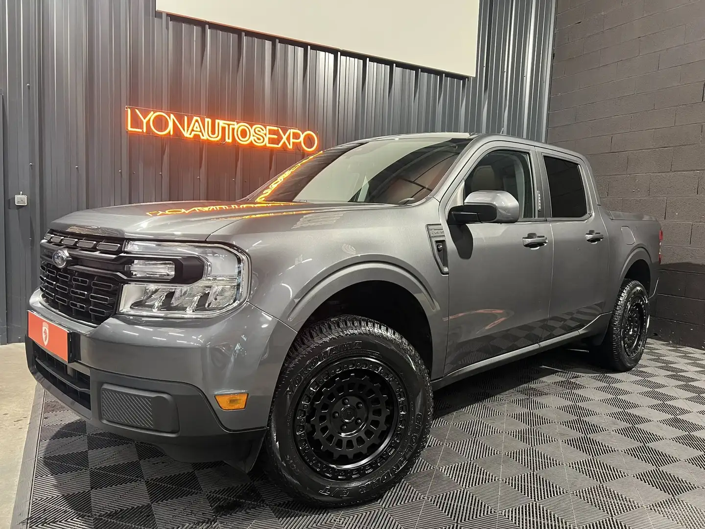 Ford Maverick LARIAT Grau - 1