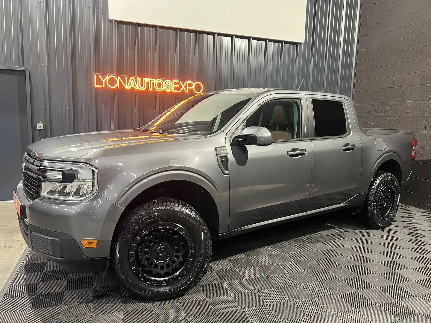 Ford Maverick LARIAT Grau - 2