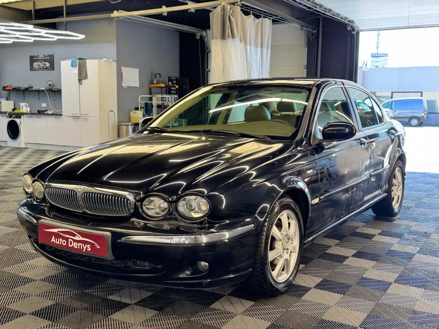 Jaguar X-Type 2.0D AUTOMATIQUE bj. 2002 197000km Noir - 1