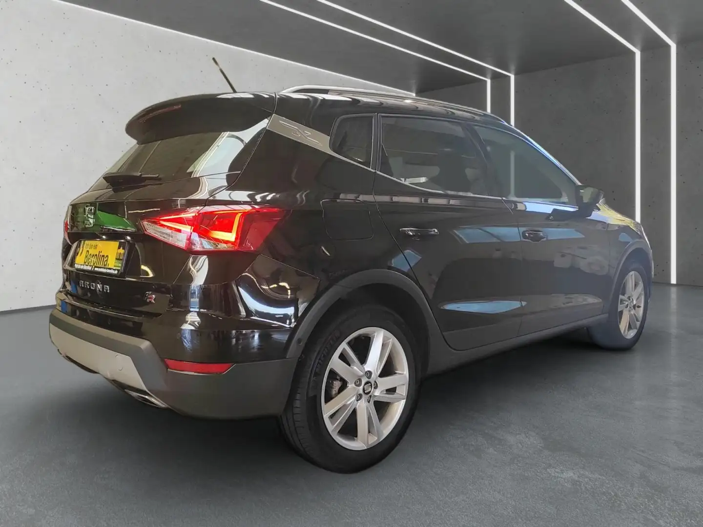 SEAT Arona 1.5 TSI FR DSG *ACC*LED*NAV*R-CAM*SHZ* Schwarz - 2