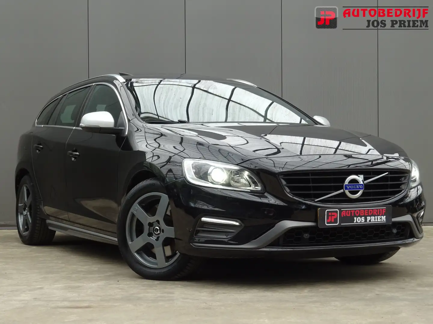 Volvo V60 2.4 D6 Twin Engine R-Design * 45 KM ACCURADIUS * C Zwart - 2