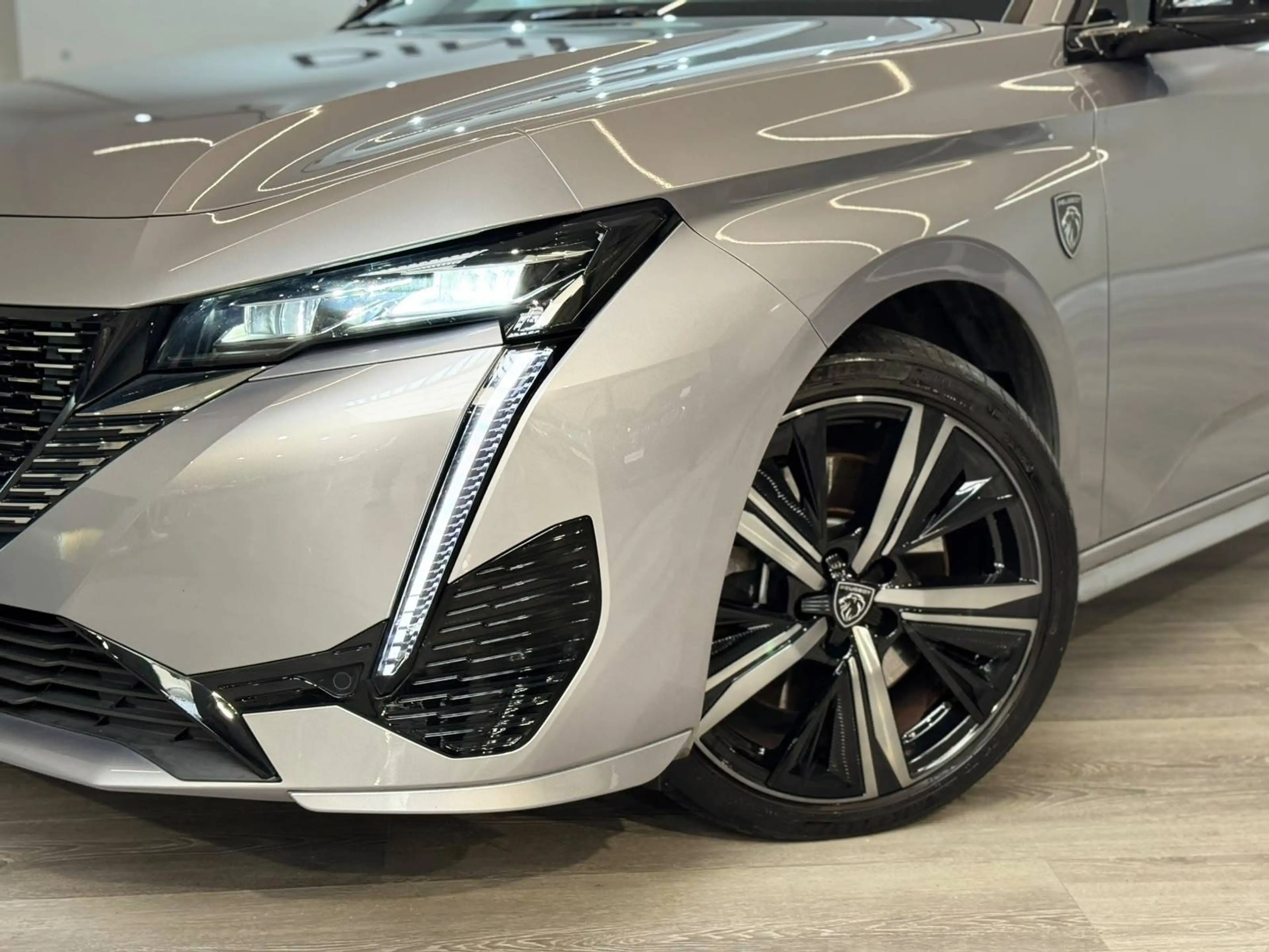 Peugeot 308 GT 1.6 Plug-in Hybrid – ACC / 360° / Alcantara / Memory / Navi / 18” — photo 9