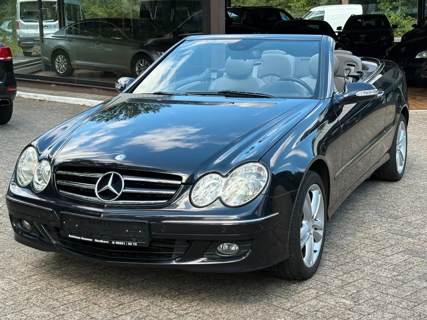 Mercedes-Benz CLK 200 Kompr. Cabrio Avantgarde Leder Automatik Noir - 2