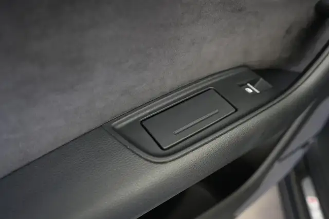 Audi SQ7 view 14