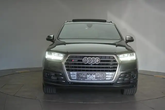 Audi SQ7 view 3