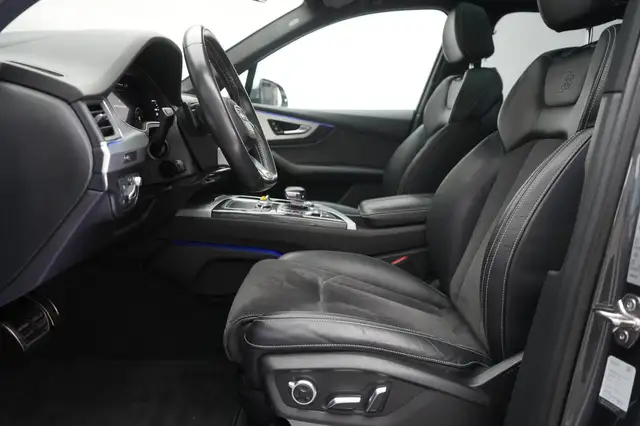 Audi SQ7 view 15