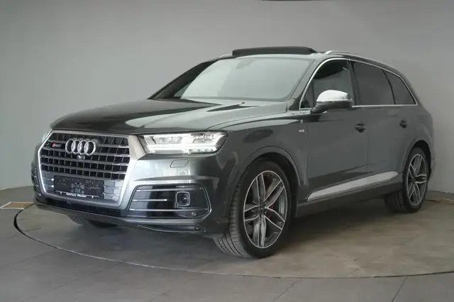 Audi SQ7 view 2