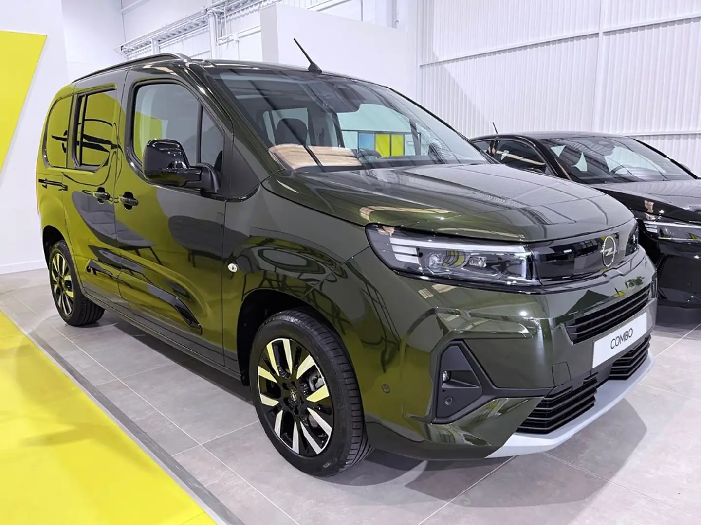 Opel Combo ultimate 100 Cv 1.5 Td S/S MT6 €6.4 ebis Verde - 1