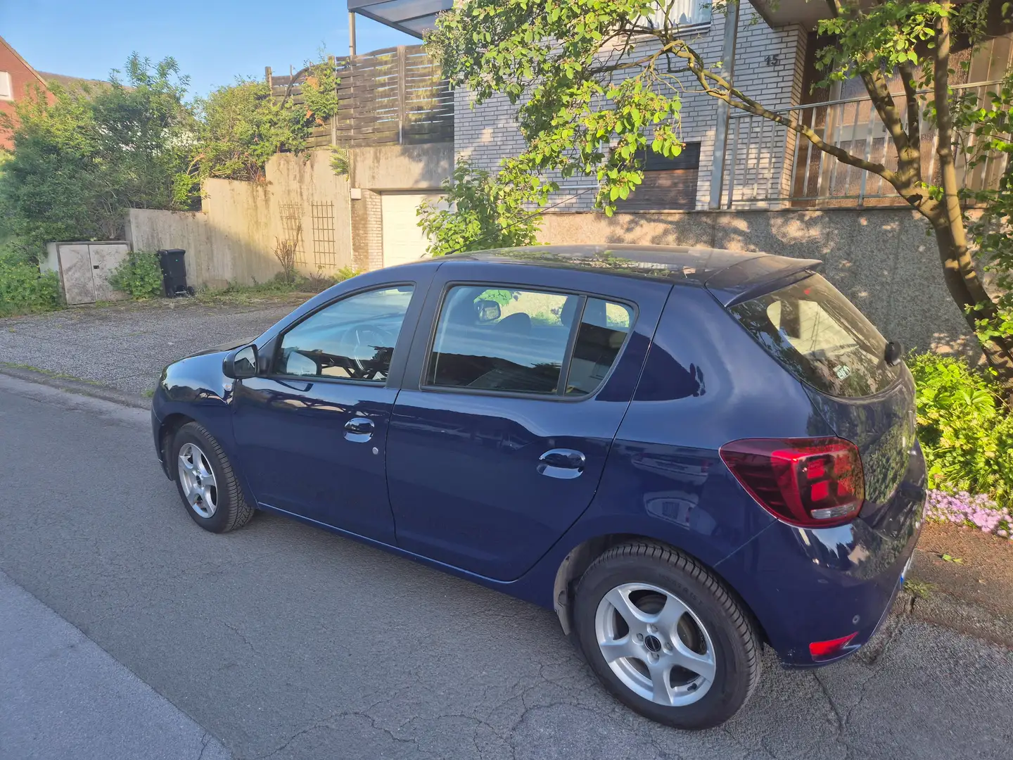 Dacia Sandero SCe 75 Essential Blue - 1