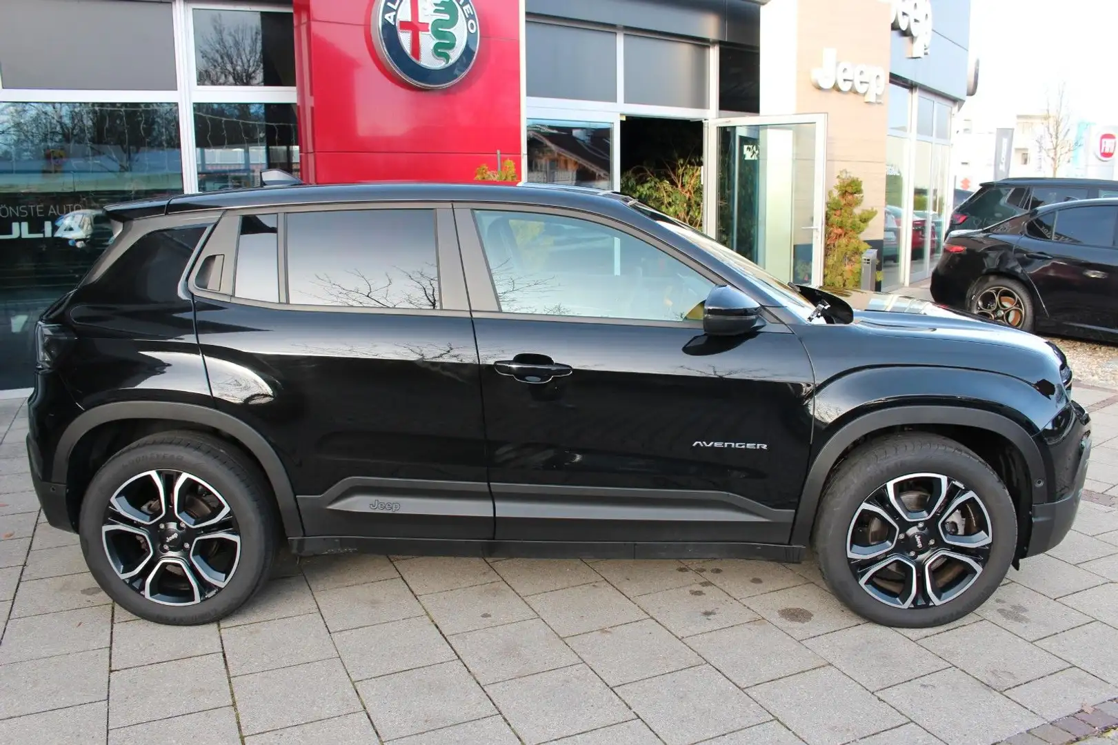 Jeep Avenger Summit Electric Schwarz - 2