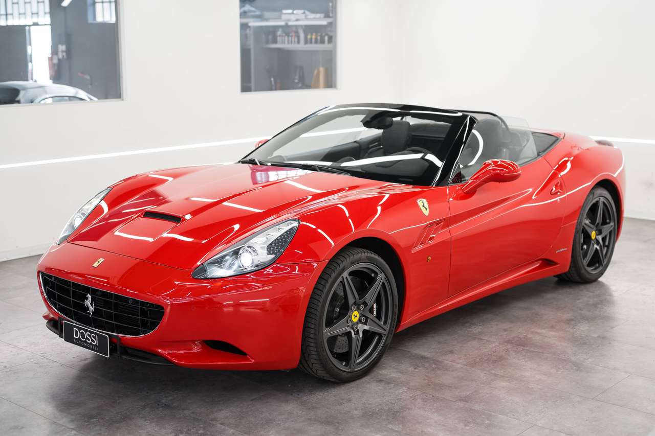 Ferrari California California 4.3 dct--FIRST PAINT--SERVICE BOOK