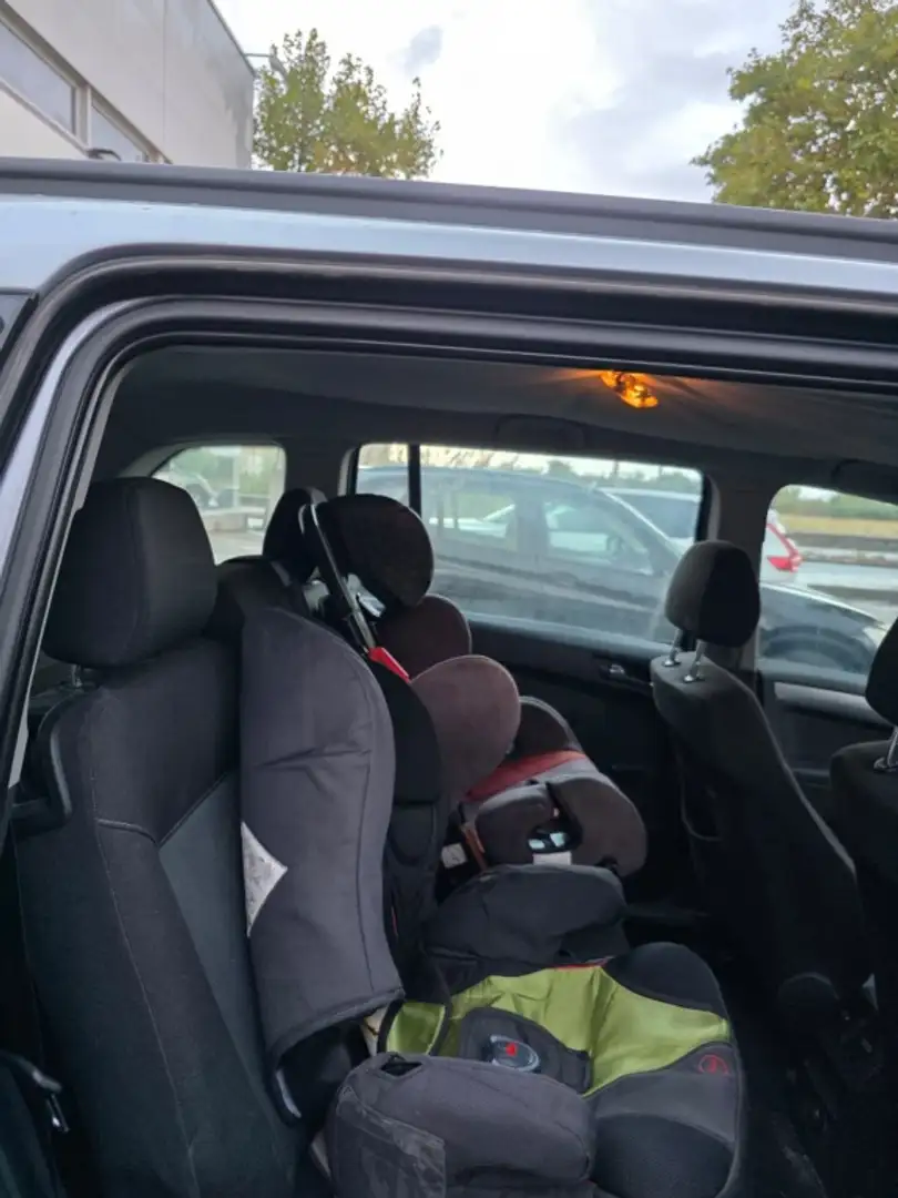 Opel Zafira 1.9CDTi 16v Enjoy 150 Gris - 2