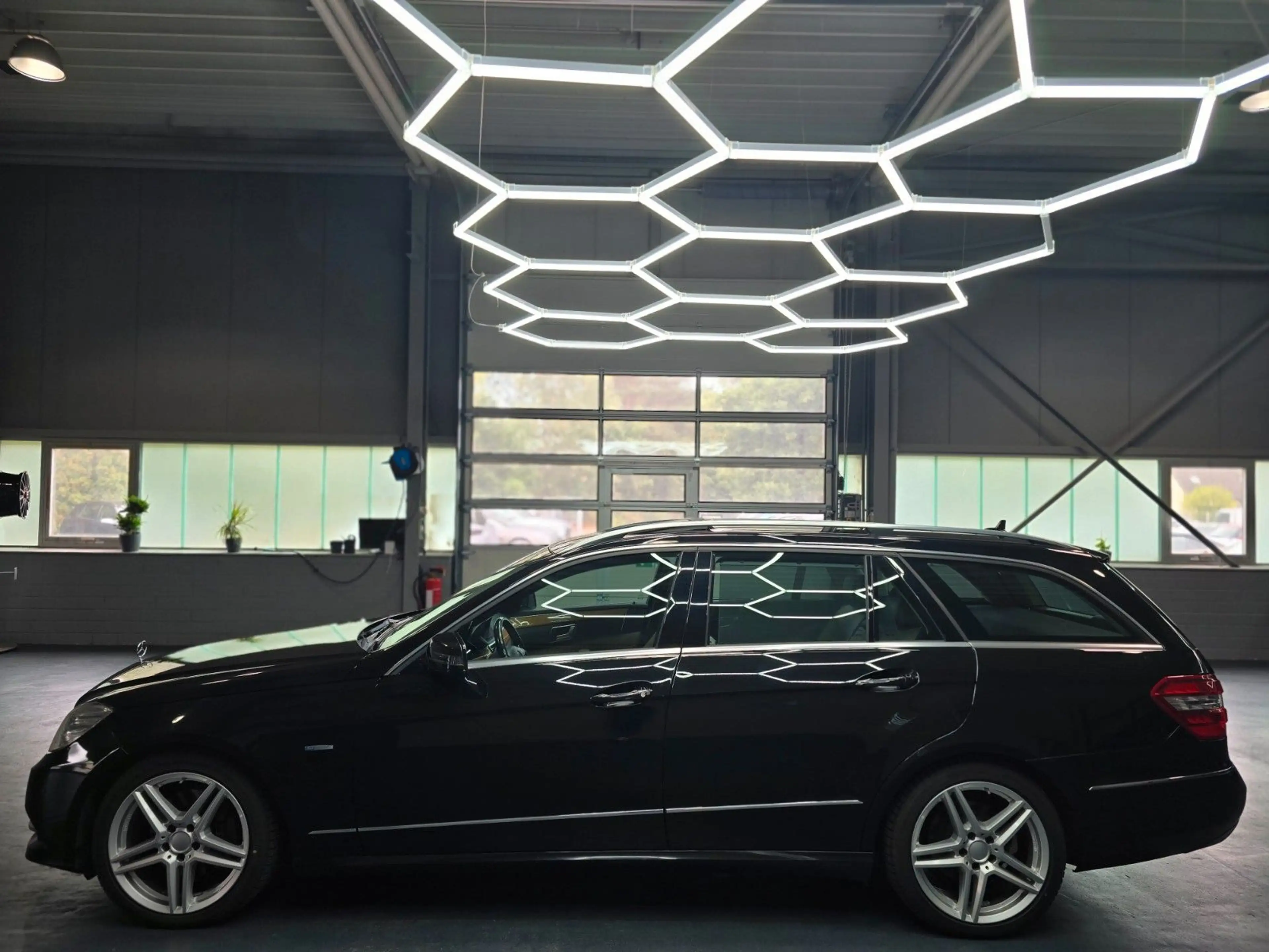 Mercedes-Benz E 350 CDI 4MATIC T/Exclusive/Massage/AHK/Nappa — photo 4