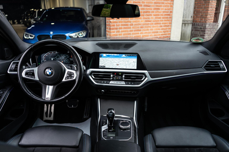 BMW 318 3-serie Touring 318i High Executive M-Sport Pano / — photo 2