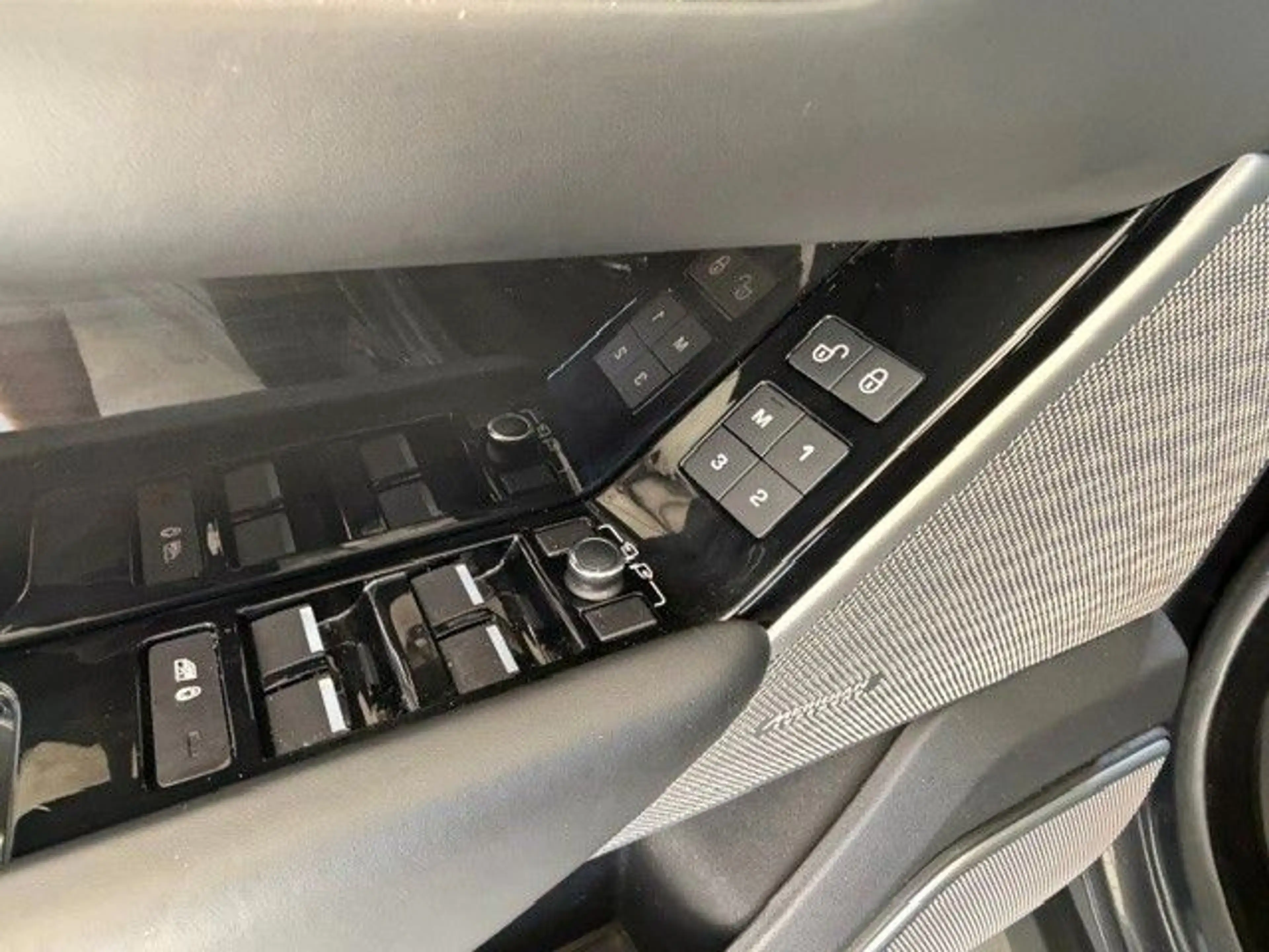 Land Rover Range Rover Velar VELAR 300D R-Dynamic HSE,DAB,PANO,MASSAG,HEAD-UP — photo 12