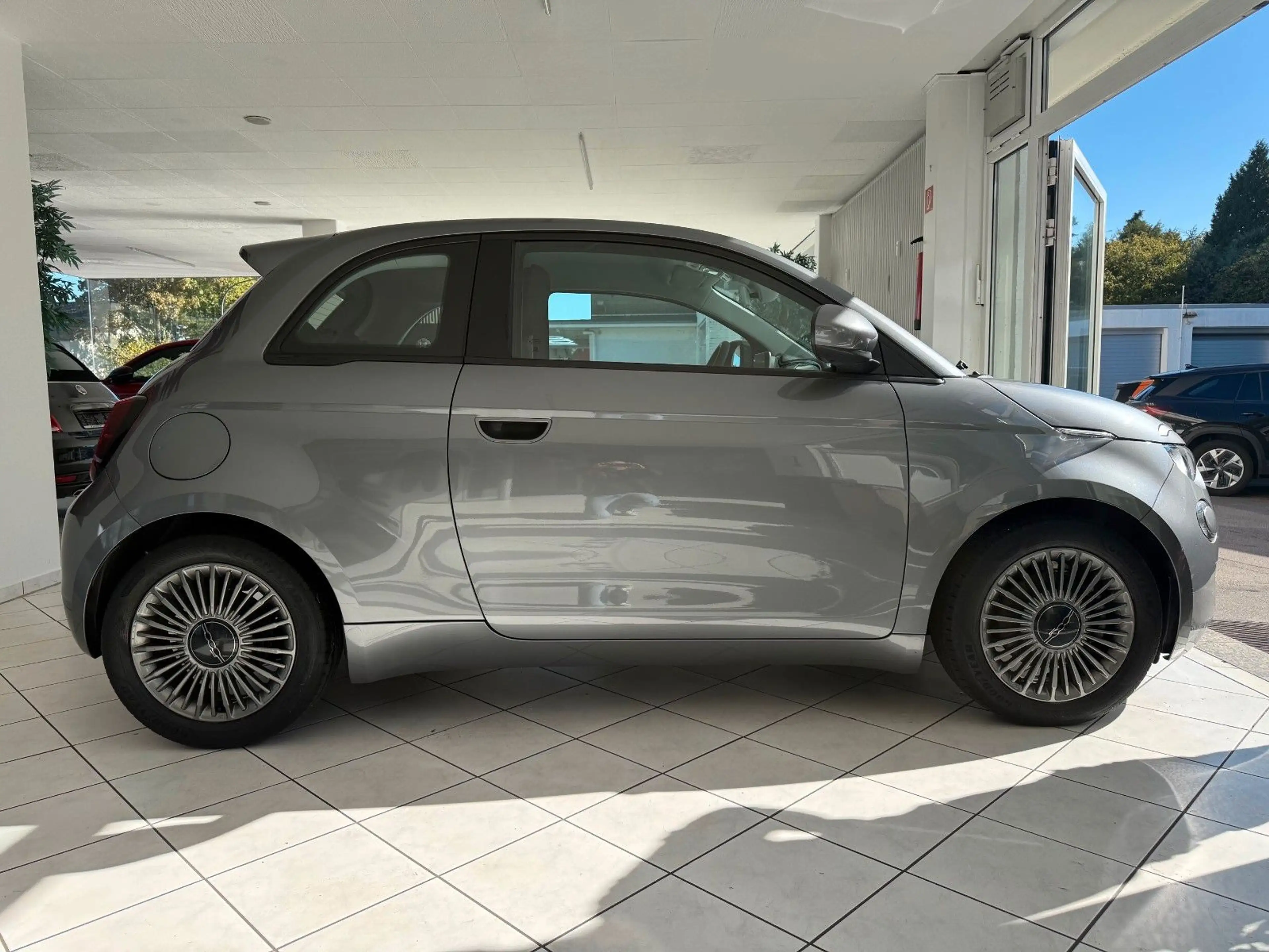 Fiat 500e 500 e Icon — photo 4