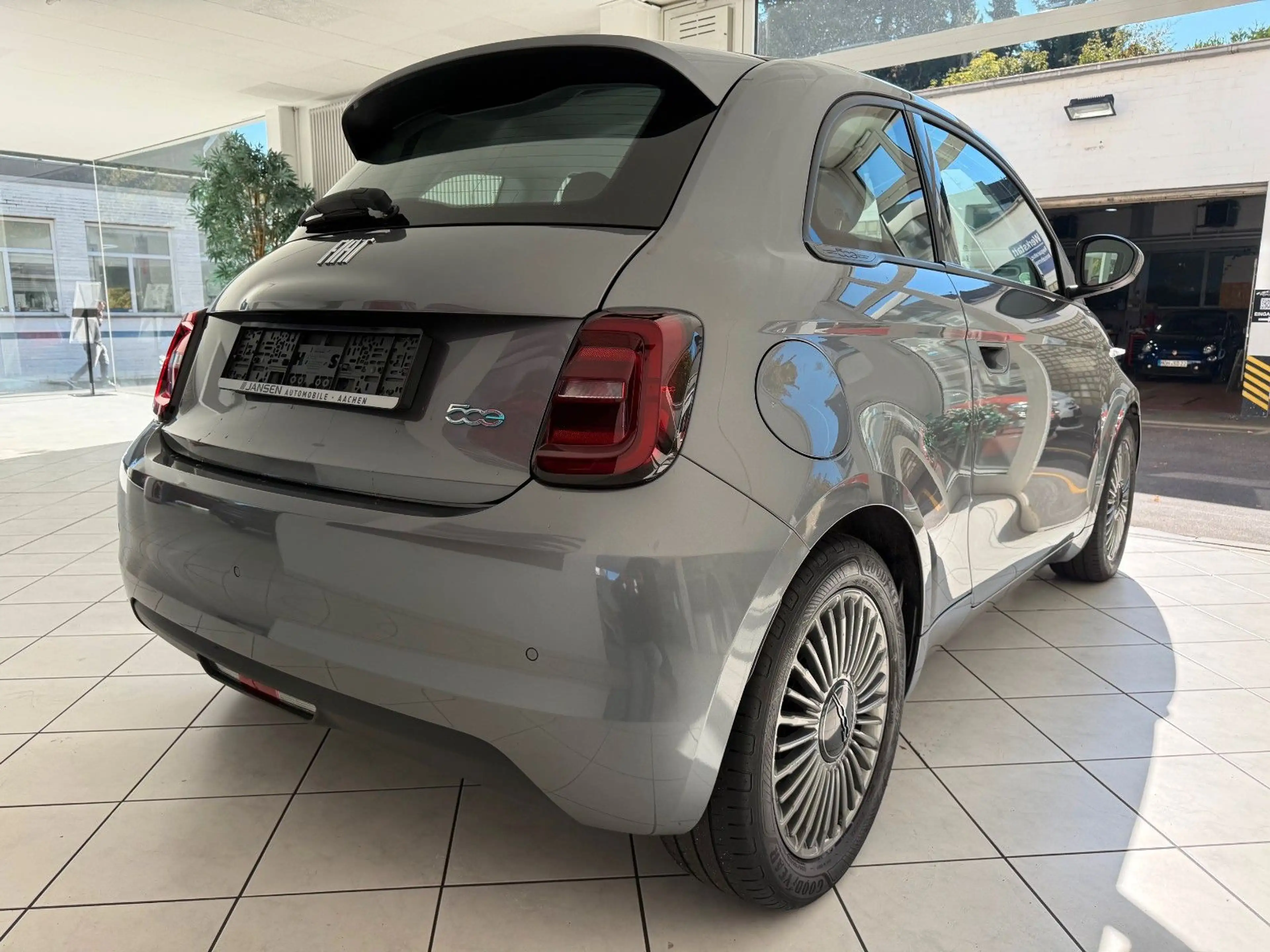 Fiat 500e 500 e Icon — photo 7