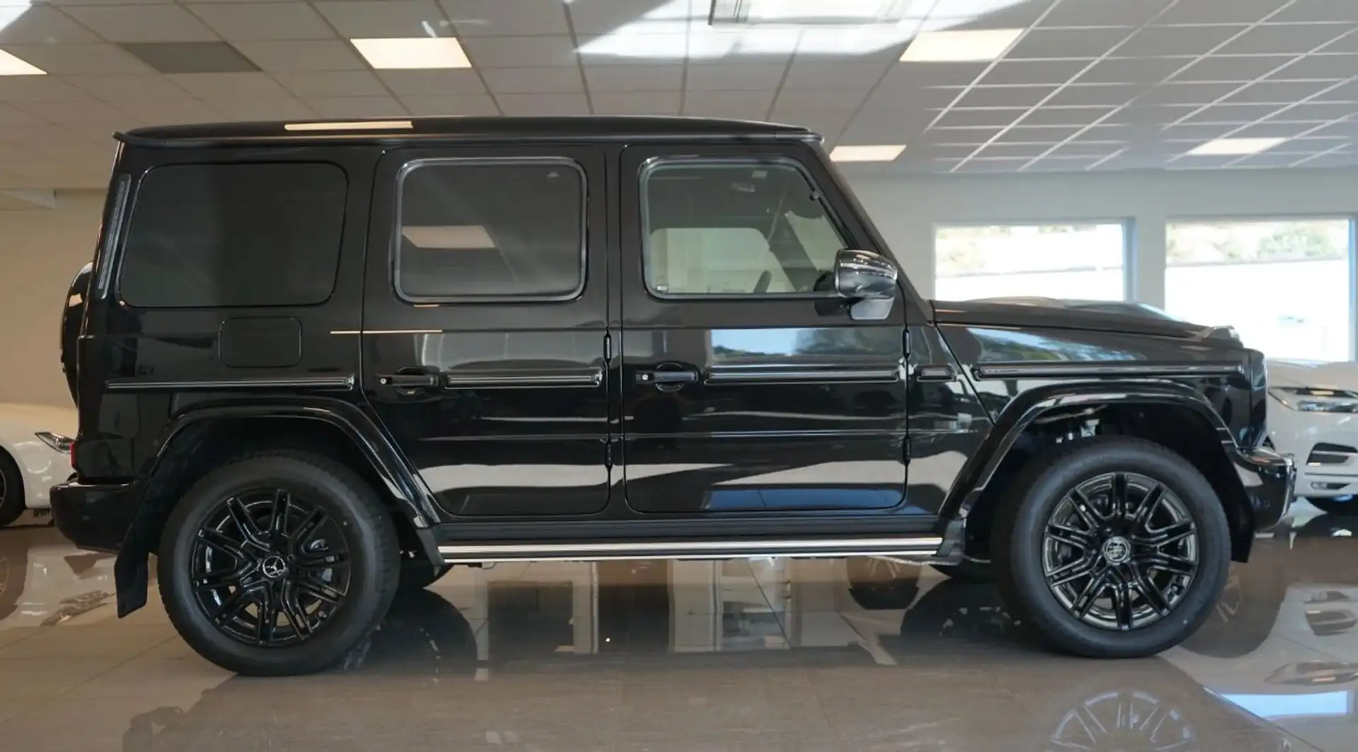 Mercedes-Benz G 450 d AMG Line *PANO/BURM./AHK* Negru - 2