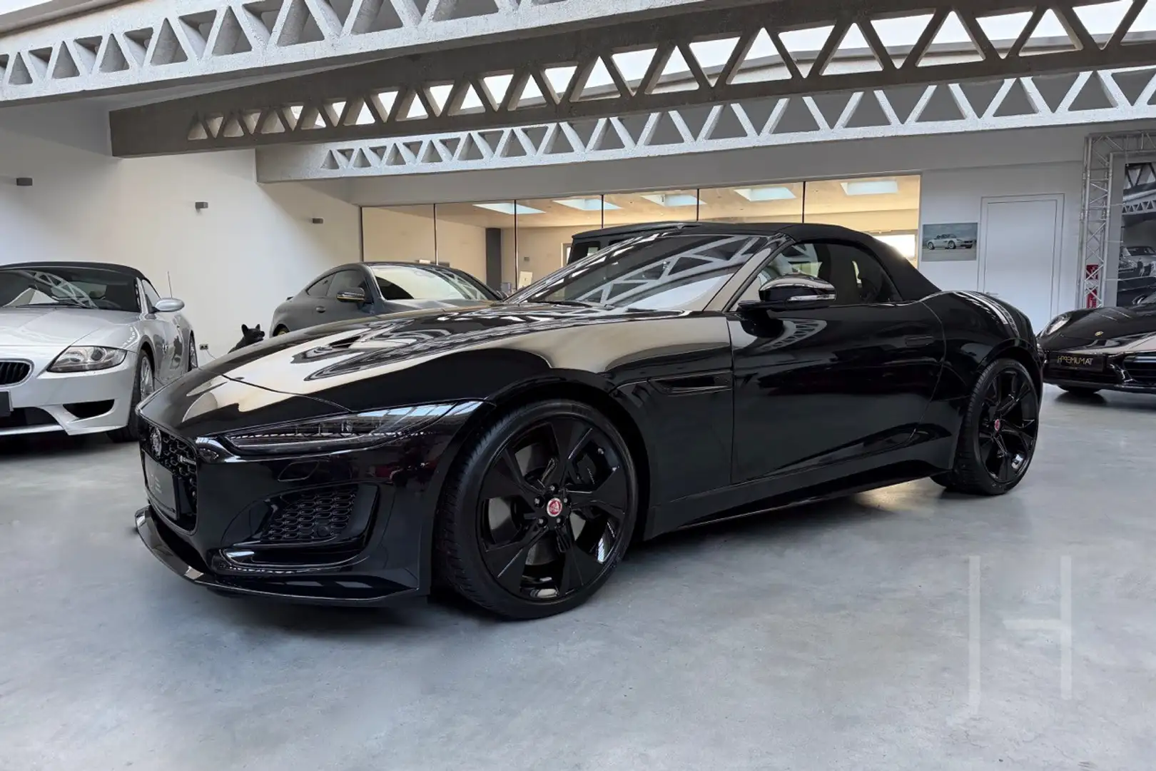 Jaguar F-Type P 450 AWD Cabrio Schwarz - 2