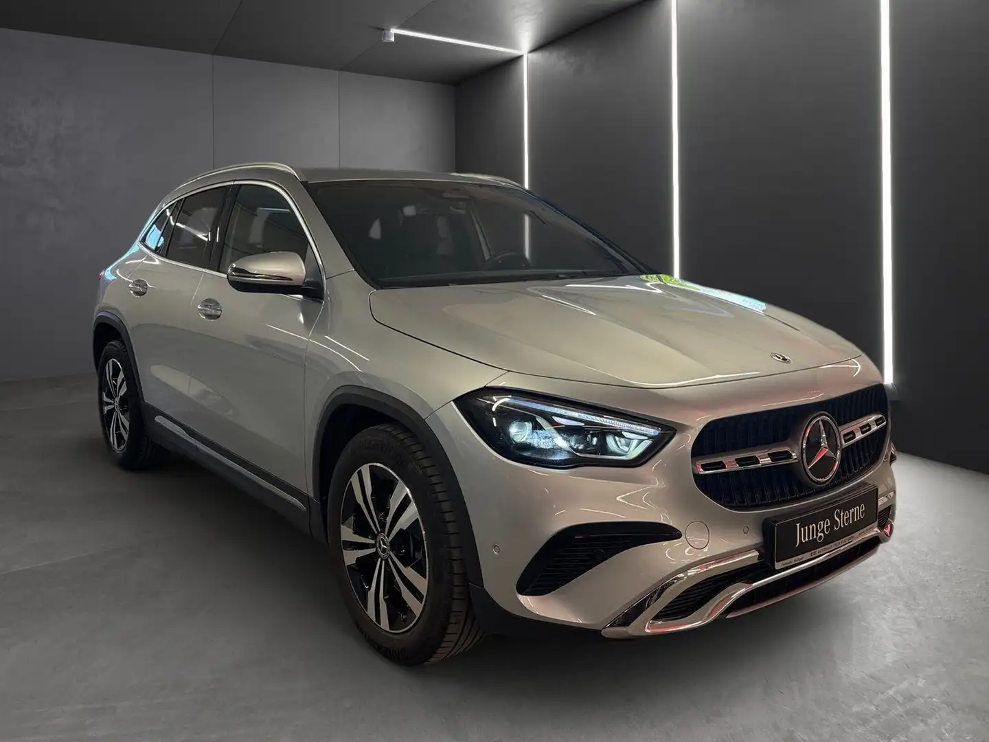 Mercedes-Benz GLA 220 d 4M PRogressive*AHK*Totwinkel*Multibeam Silber - 2