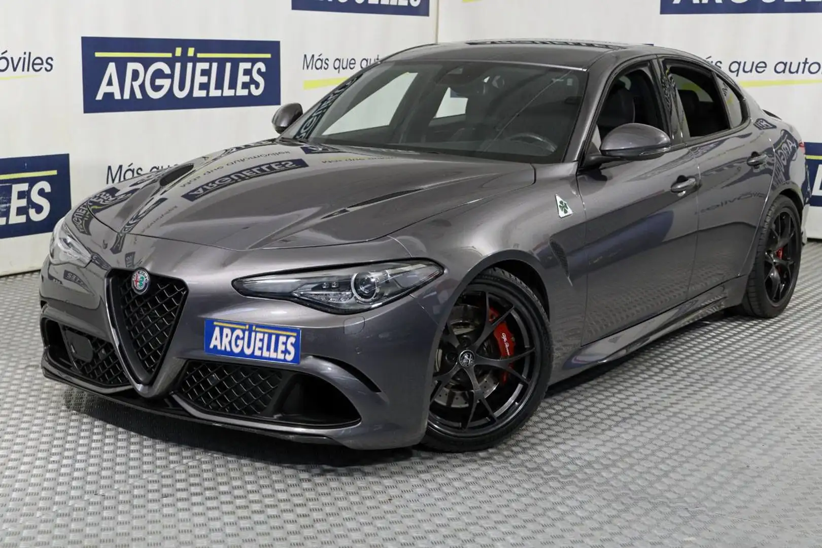Alfa Romeo Giulia 2.9T V6 510cv Quadrifoglio Nacional Grigio - 1