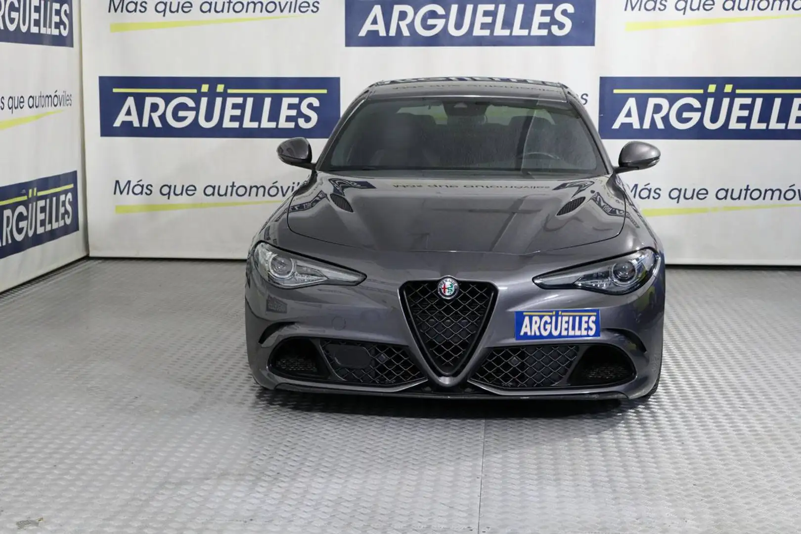 Alfa Romeo Giulia 2.9T V6 510cv Quadrifoglio Nacional Gris - 2