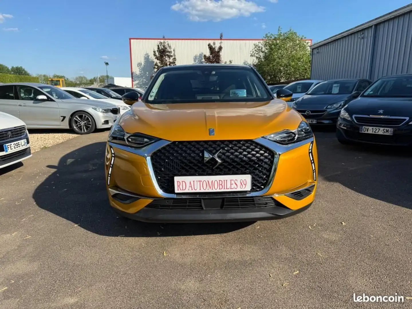 DS Automobiles DS 3 Crossback 1.2 PTEC 130 CH EAT8 Grand Chic Gelb - 2