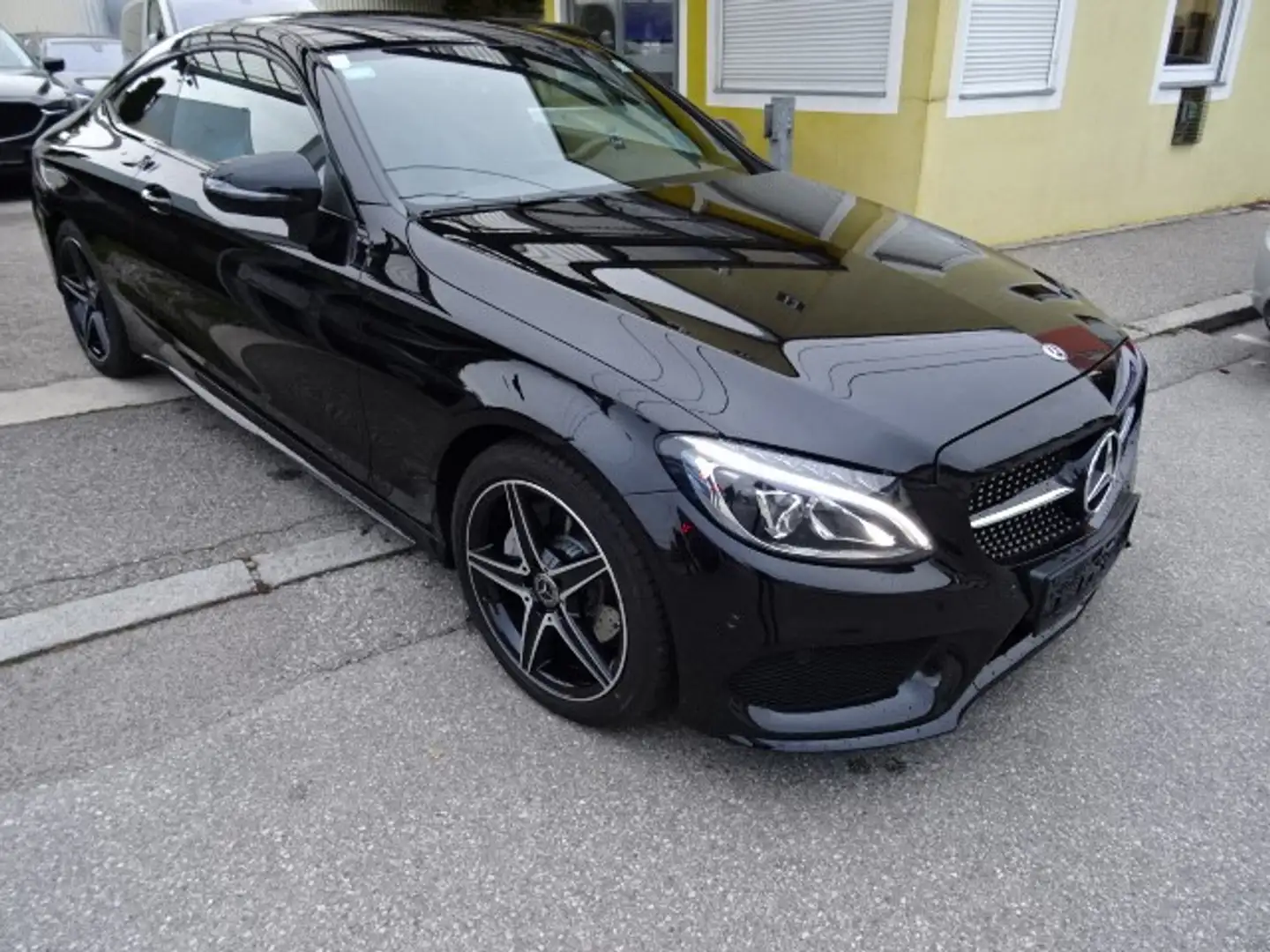 Mercedes-Benz C 180 Coupe Schwarz - 1
