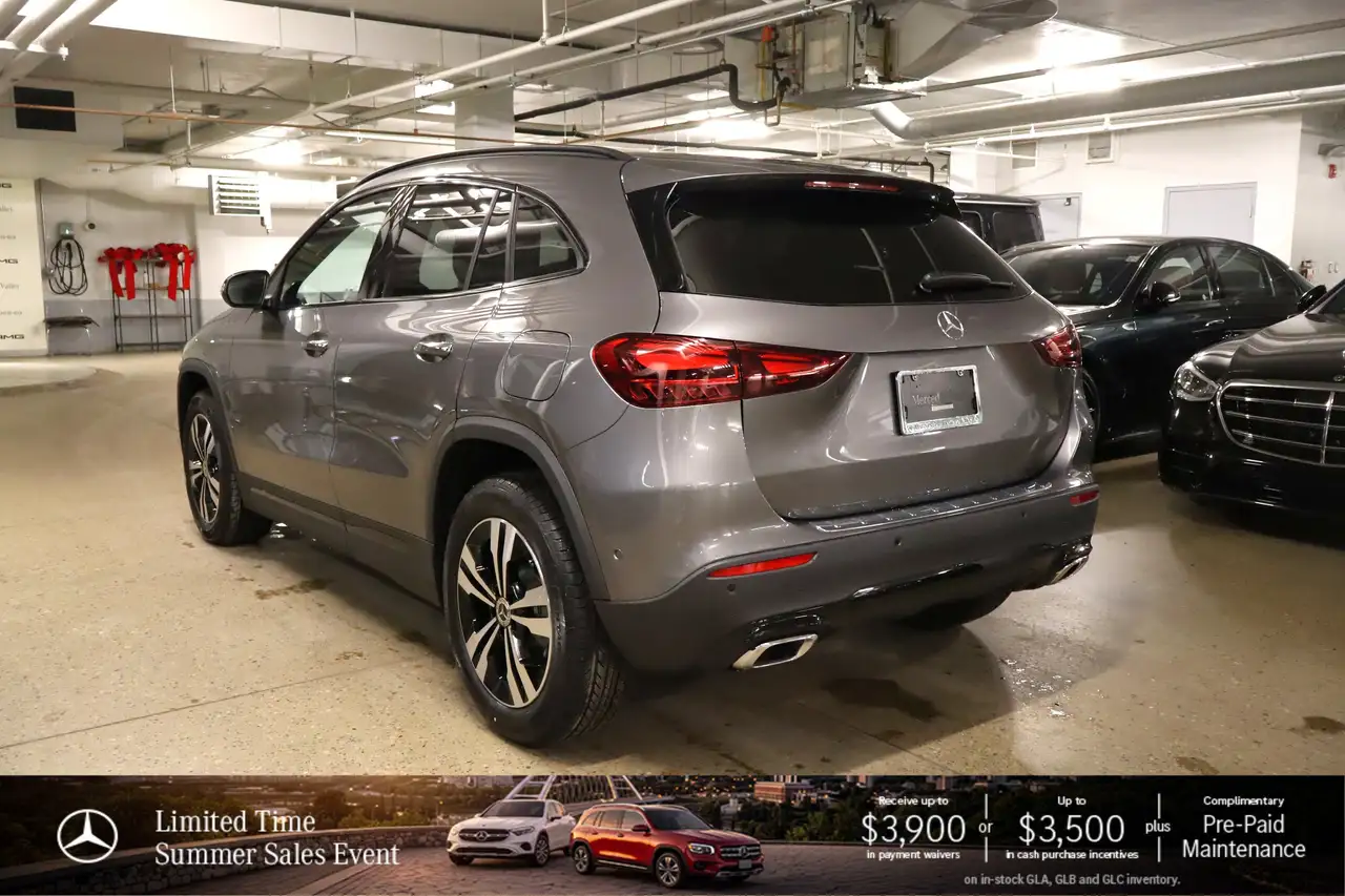 Mercedes-Benz GLA снимка Mercedes-Benz GLA