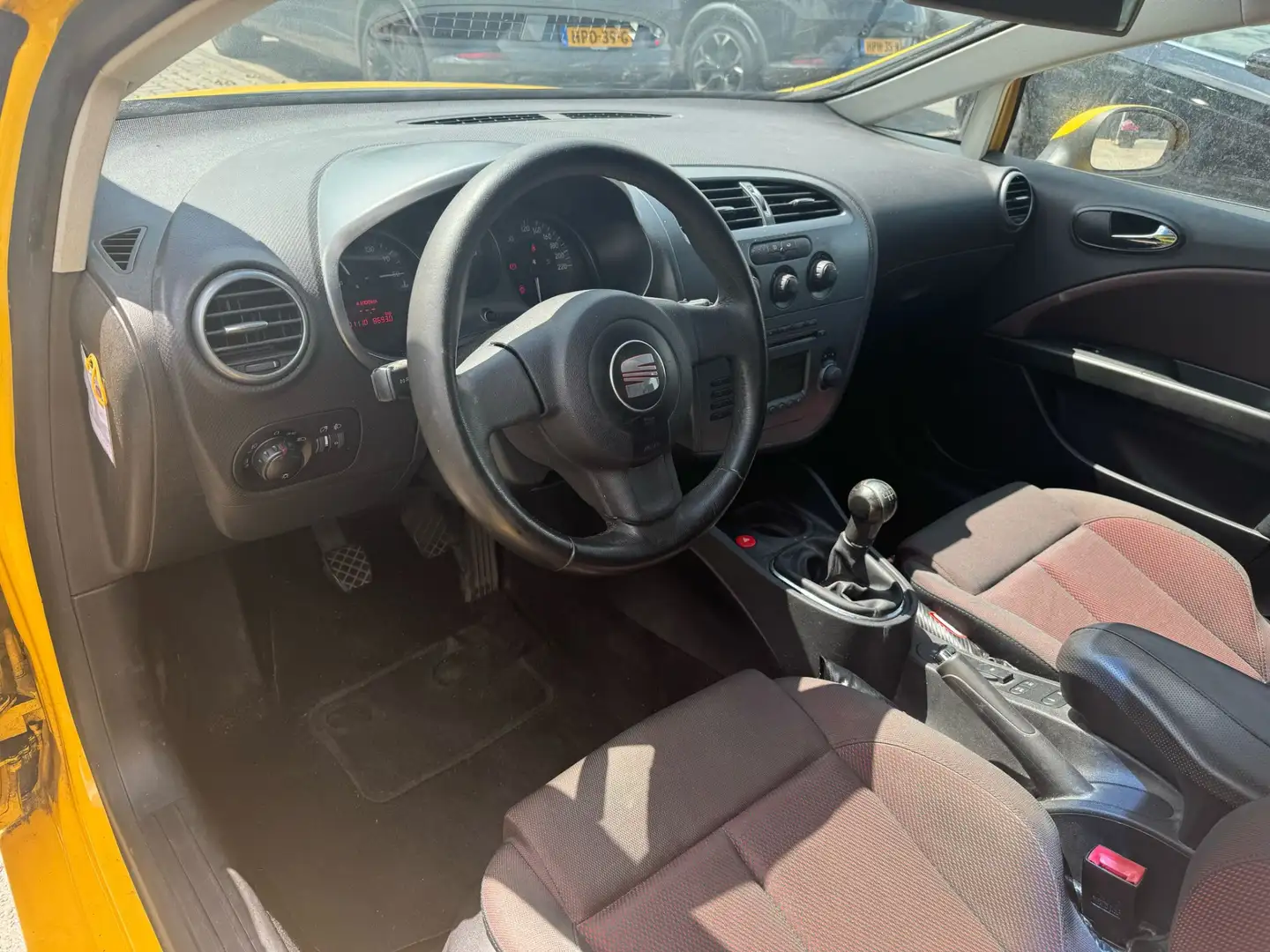 SEAT Leon 1.6 Reference airco, lmv, elek ramen Geel - 2
