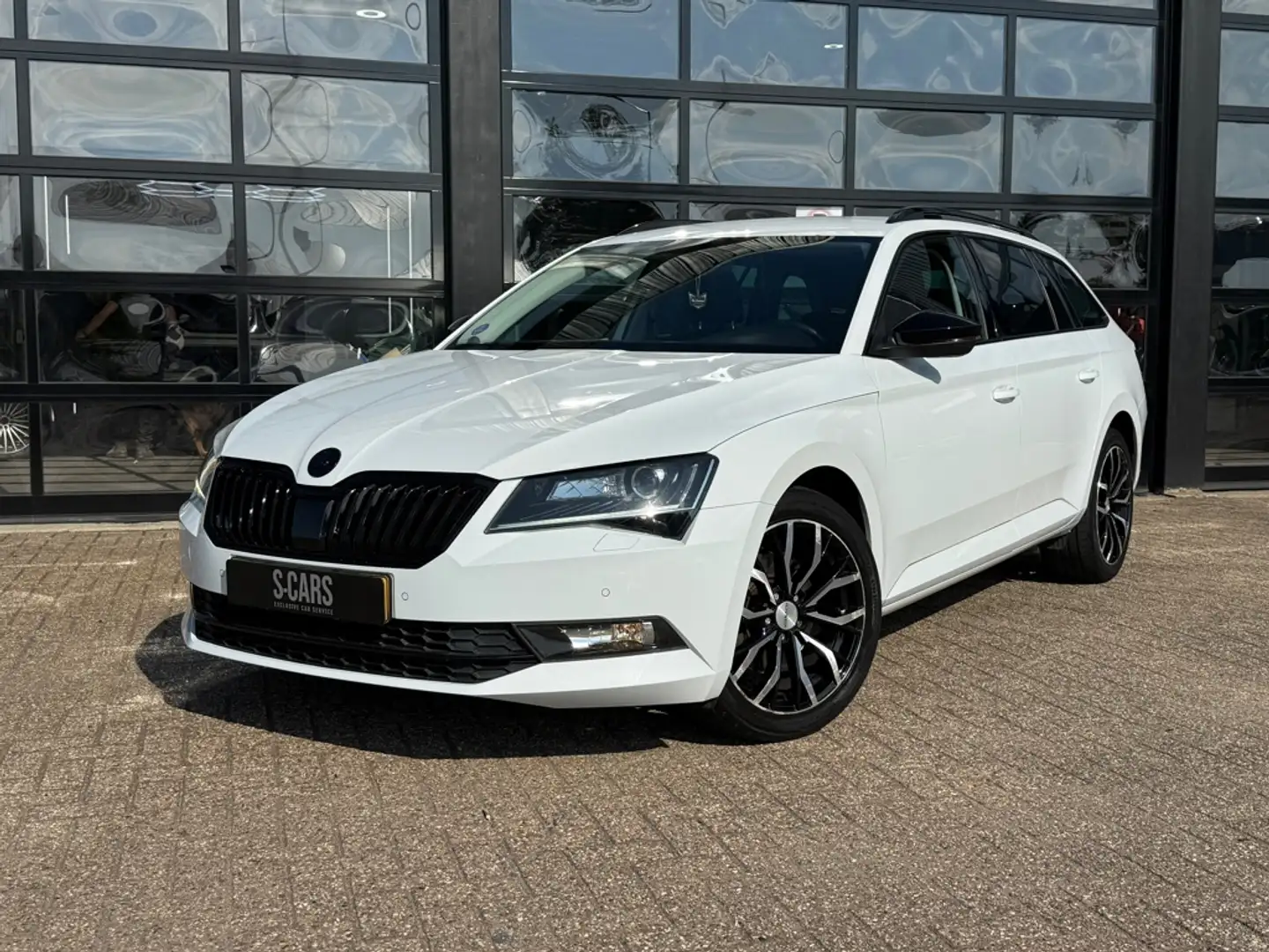 Skoda Superb Combi 1.8 TSI Ambition Business Wit - 2