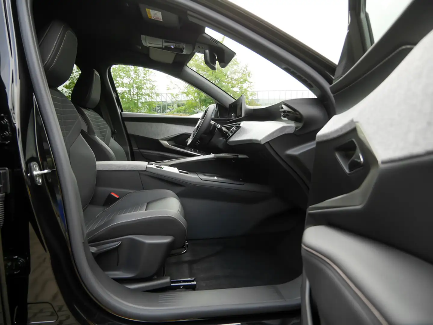 Peugeot 3008 1.2 Hybrid 145 e-DSC6 Allure *Vollausstattung* Schwarz - 2