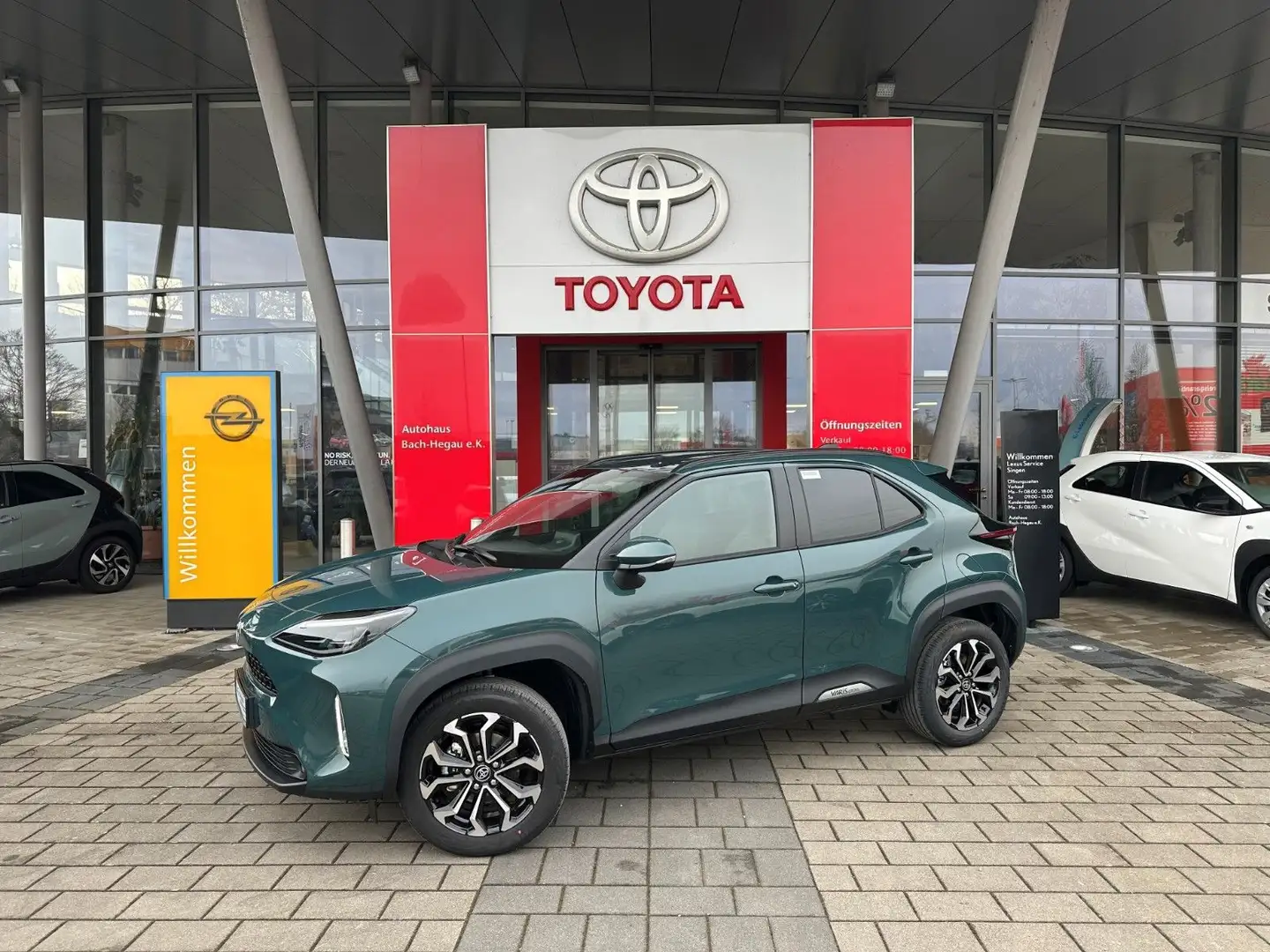 Toyota Yaris Cross Hybrid Teamplayer + WINTER PAKET Grün - 1
