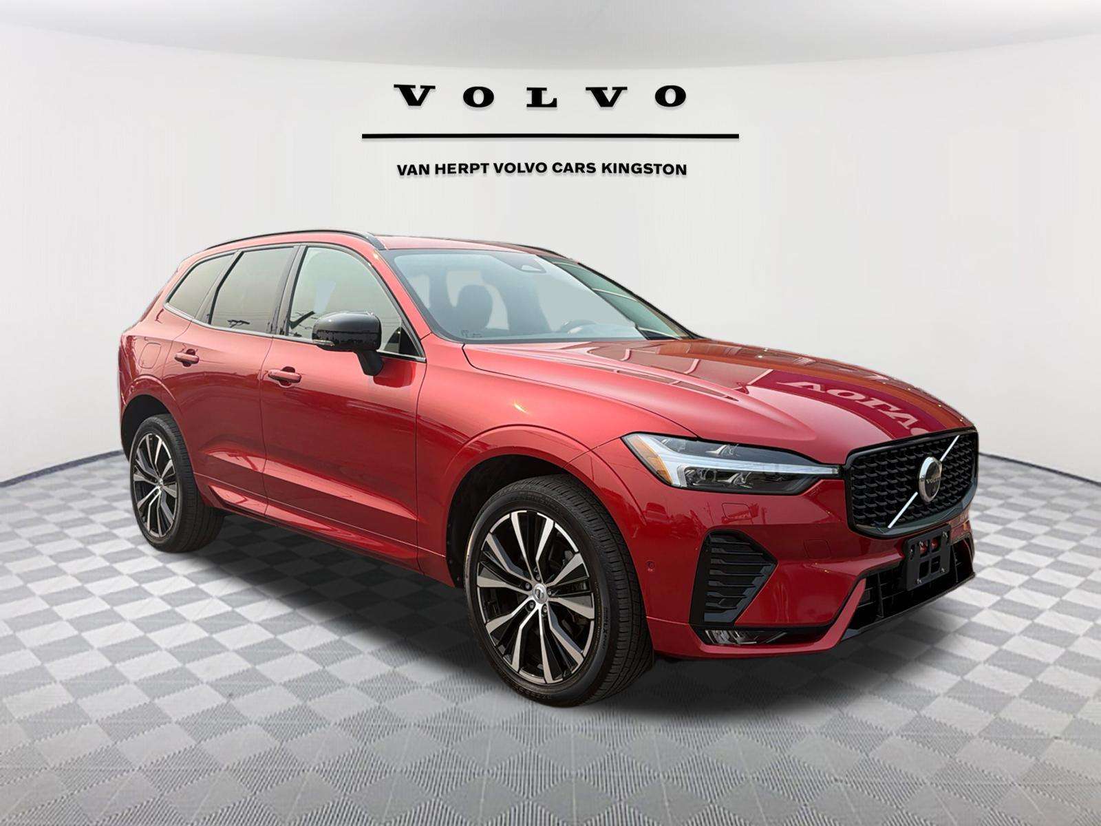 2023 Volvo XC60 B6 AWD Plus Dark Theme