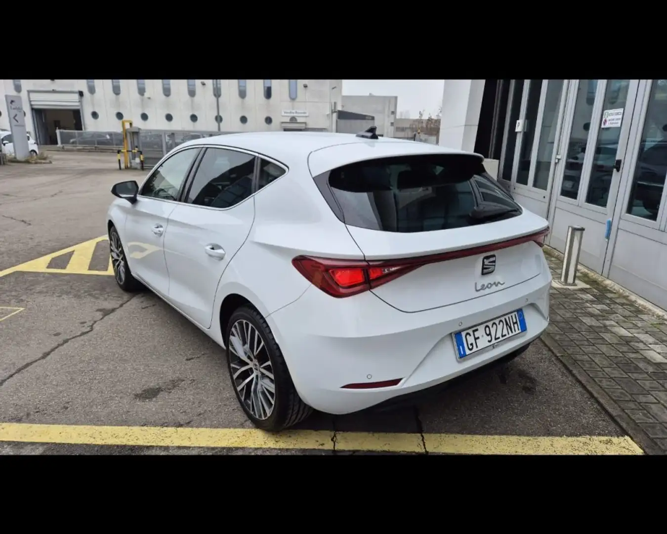 SEAT Leon 1.5 eTSI 150 CV DSG Xcellence Bianco - 2