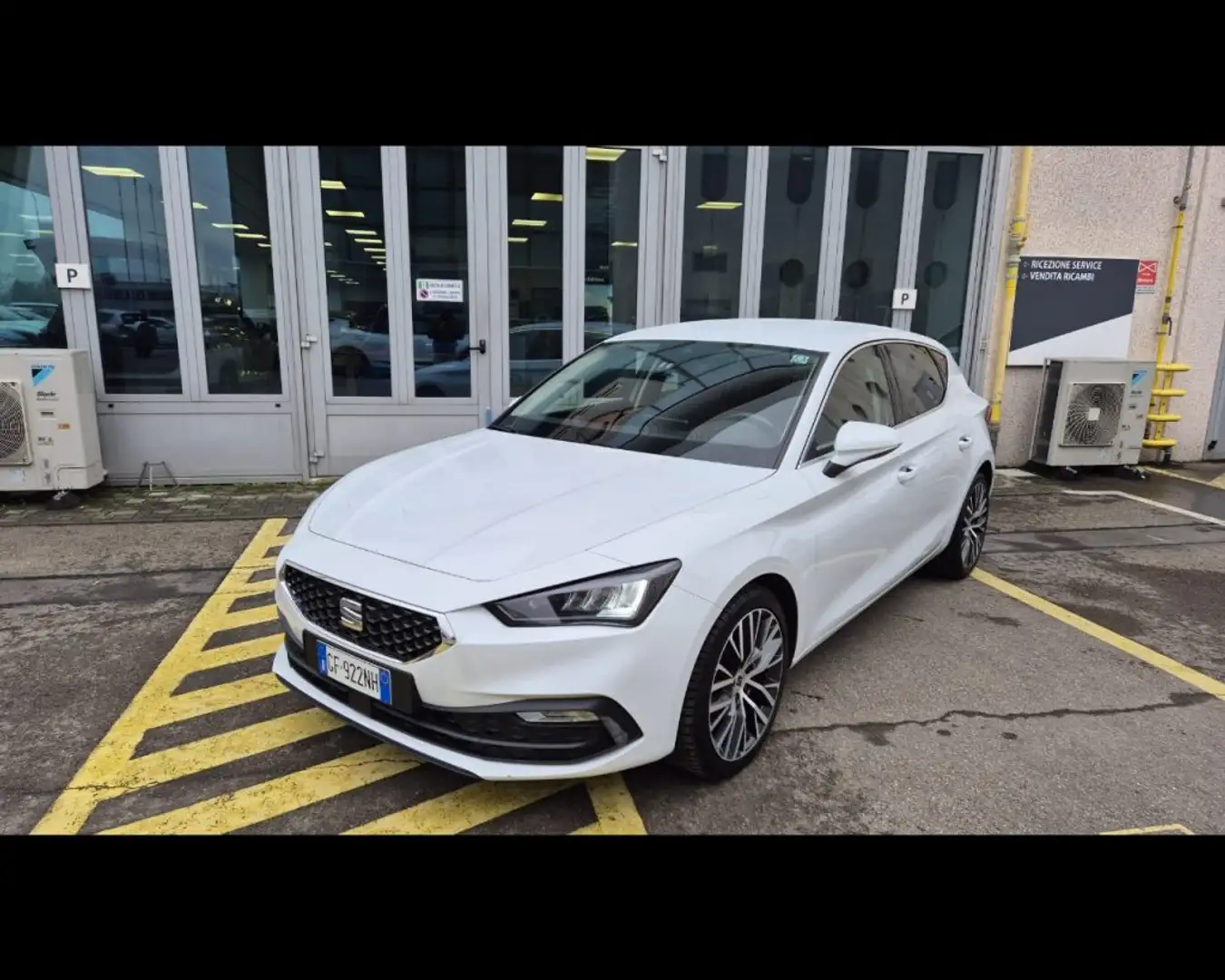 SEAT Leon 1.5 eTSI 150 CV DSG Xcellence Bianco - 1