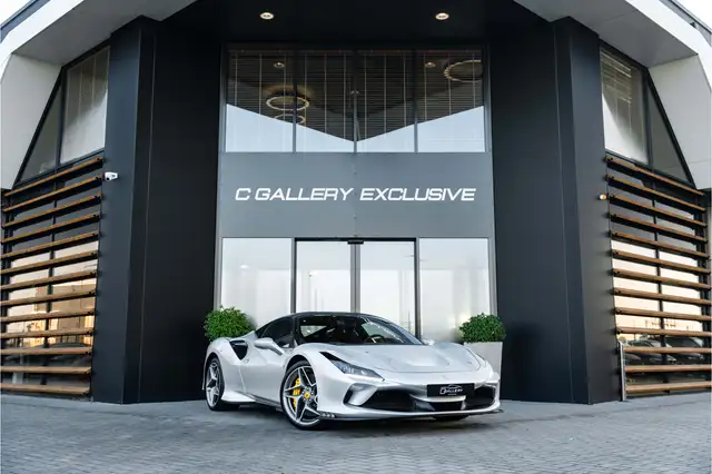 Ferrari F8 Tributo 3.9 V8 HELE - Argento Nurburgring | Passenger Disp