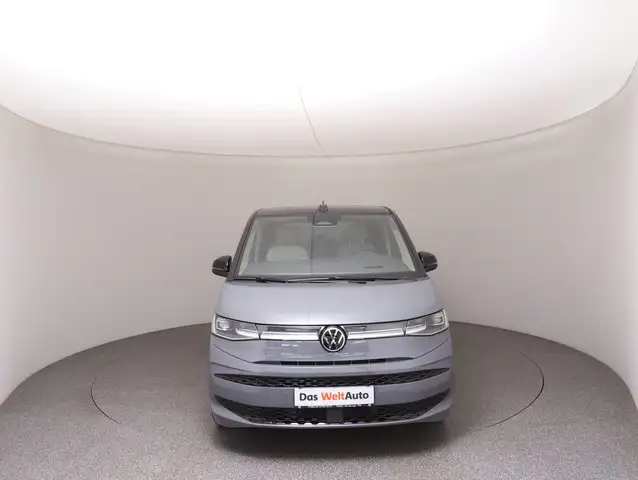 Volkswagen Multivan view 3