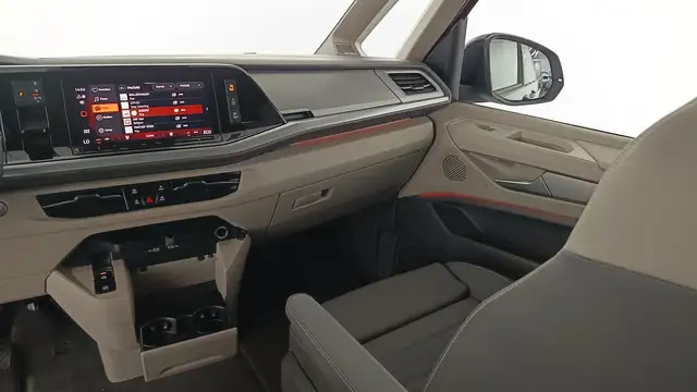 Volkswagen Multivan view 14