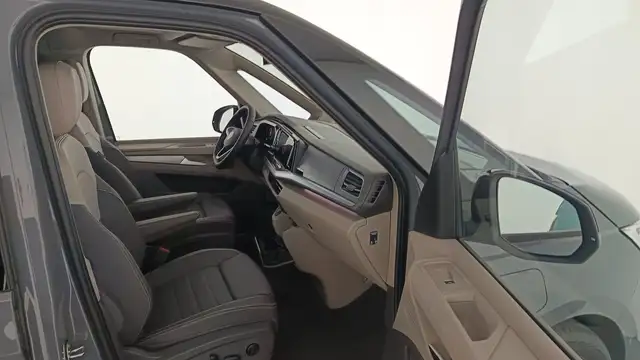 Volkswagen Multivan view 10