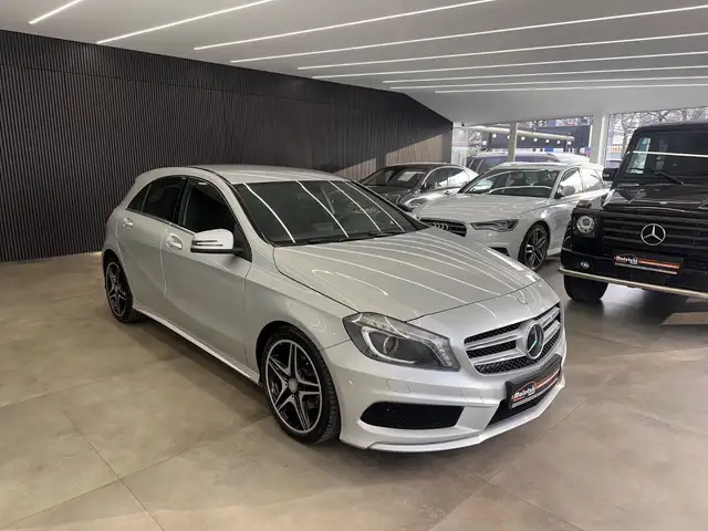 Mercedes-Benz A 200 BlueEfficiency AMG*Navi*Bi-Xenon*Sitzheiz*