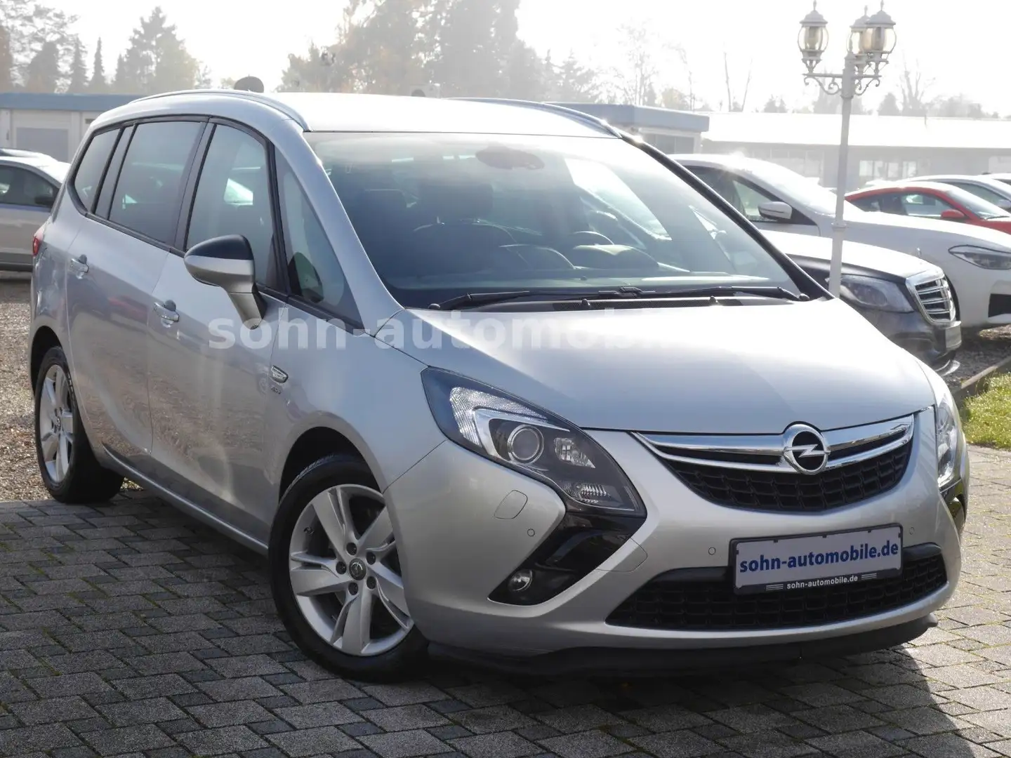 Opel Zafira Tourer Zafira C Tourer Drive AUTOMATIK/Navi/Xenon/AHK Silber - 2