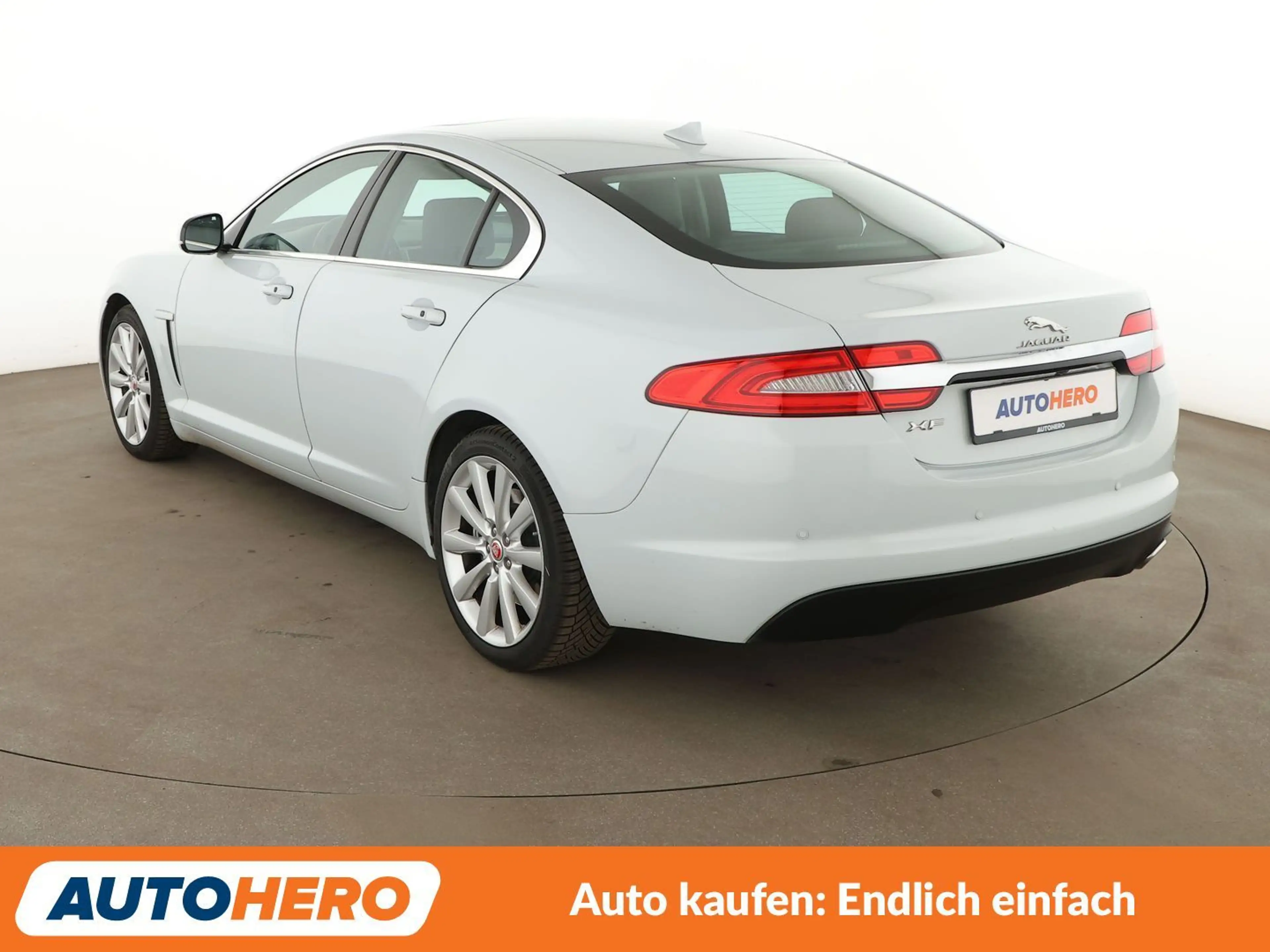 Jaguar XF 2.2 D Aut*NAVI*XENON*TEMPO*CAM*PDC*SHZ* — photo 4