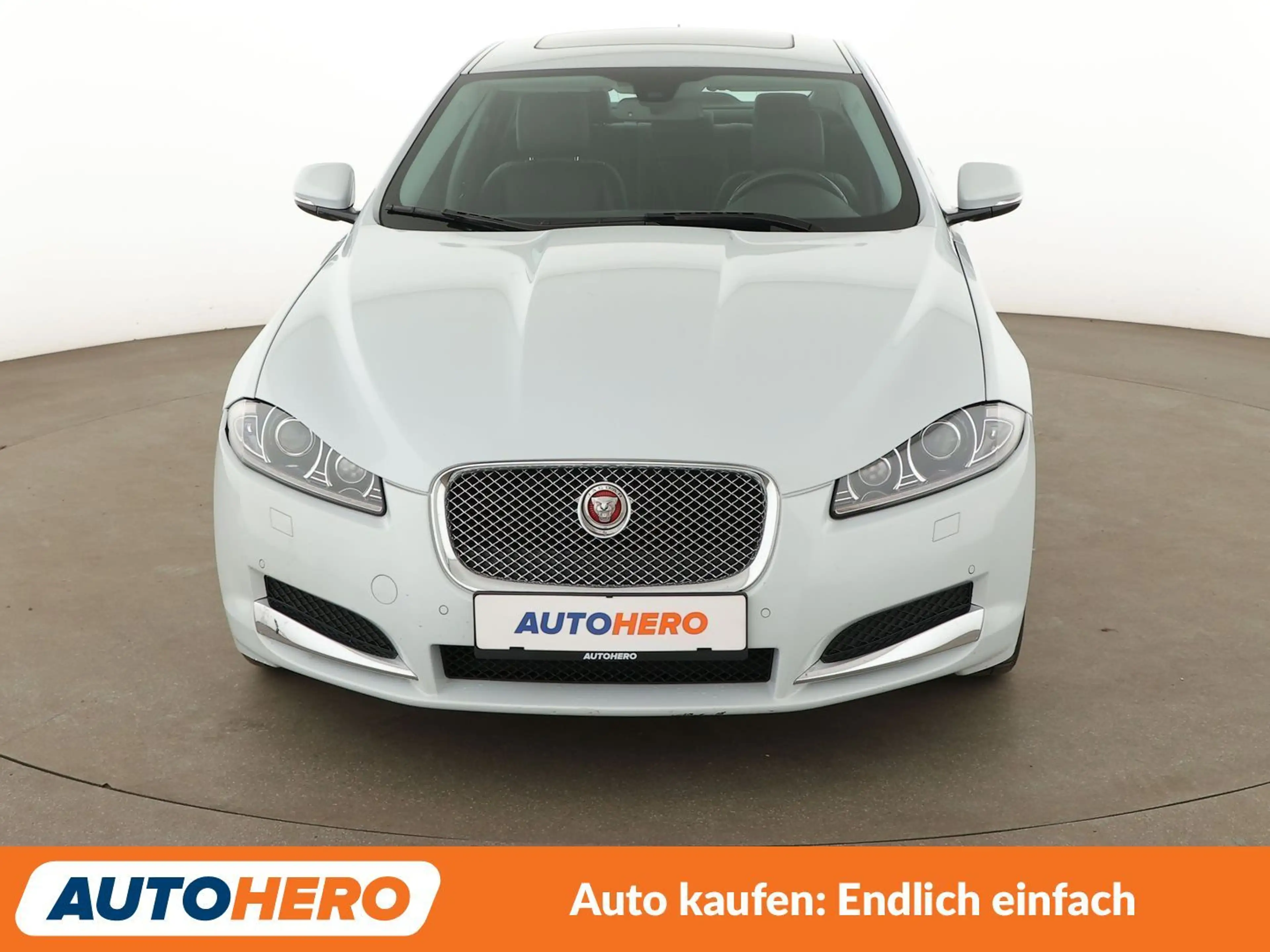 Jaguar XF 2.2 D Aut*NAVI*XENON*TEMPO*CAM*PDC*SHZ* — photo 9