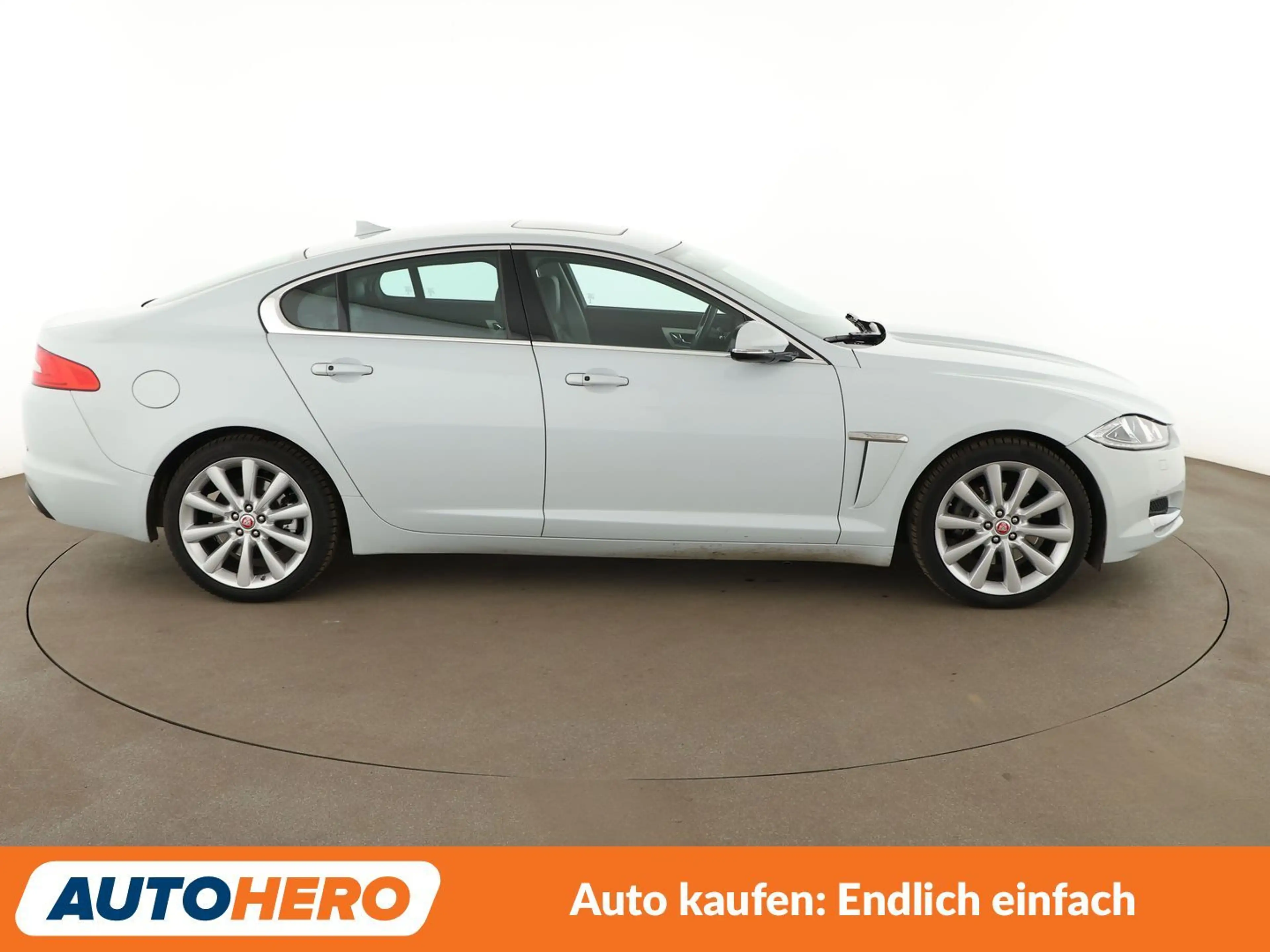 Jaguar XF 2.2 D Aut*NAVI*XENON*TEMPO*CAM*PDC*SHZ* — photo 7