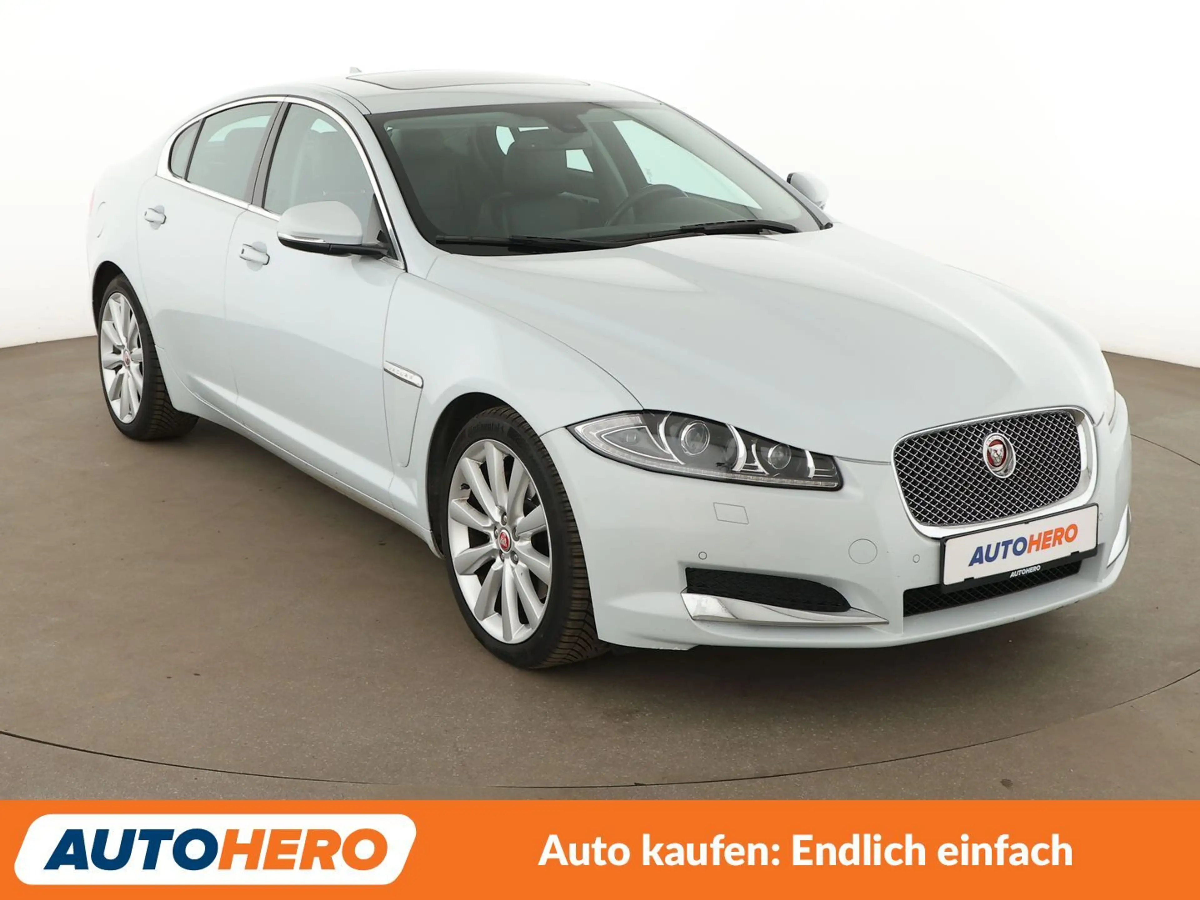 Jaguar XF 2.2 D Aut*NAVI*XENON*TEMPO*CAM*PDC*SHZ* — photo 8